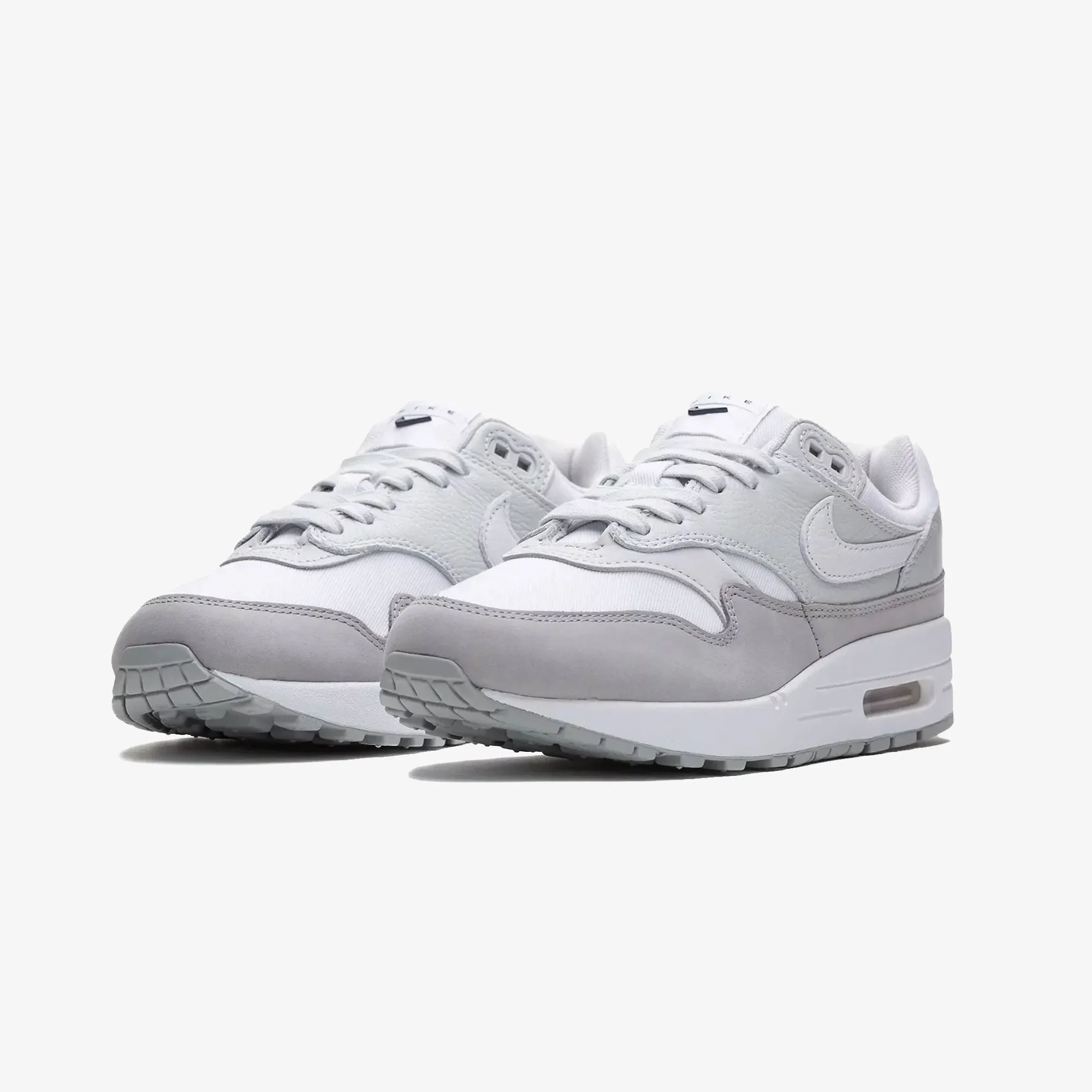 Nike | WMN'S AIR MAX 1 '87 LX NBHD { PHOTON DUST/WHITE-LT SMOKE GREY