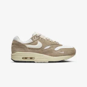 Nike | WMN'S AIR MAX 1 '87 SE { SAIL/KHAKI-COCONUT MILK-LT OREWOOD BRN