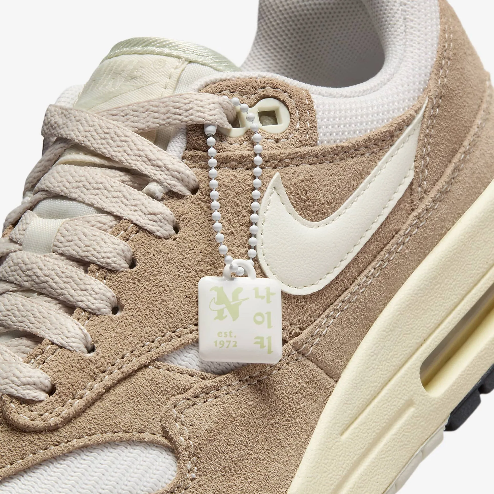 Nike | WMN'S AIR MAX 1 '87 SE { SAIL/KHAKI-COCONUT MILK-LT OREWOOD BRN