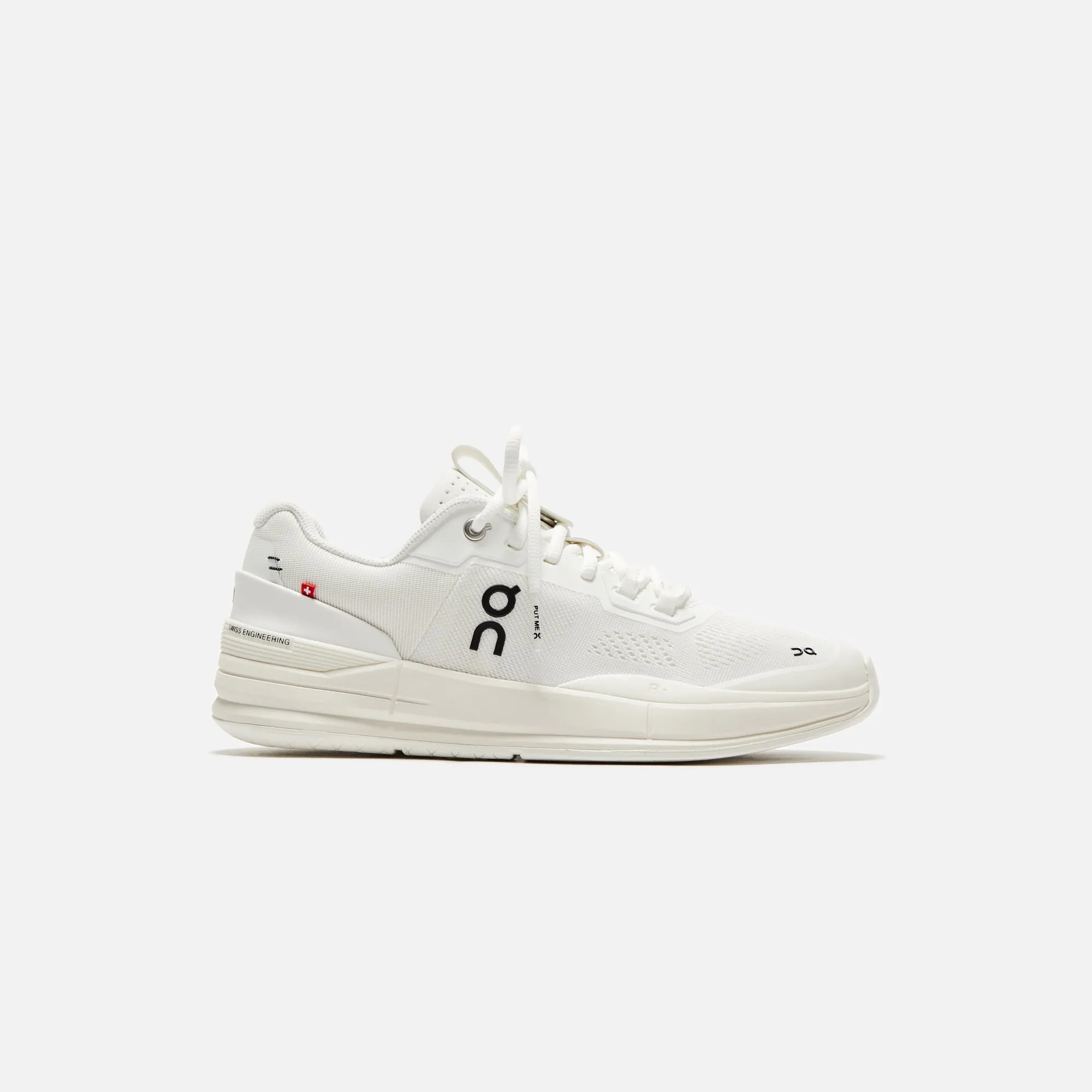 On Running WMNS The Roger Pro - Undyed White / Black